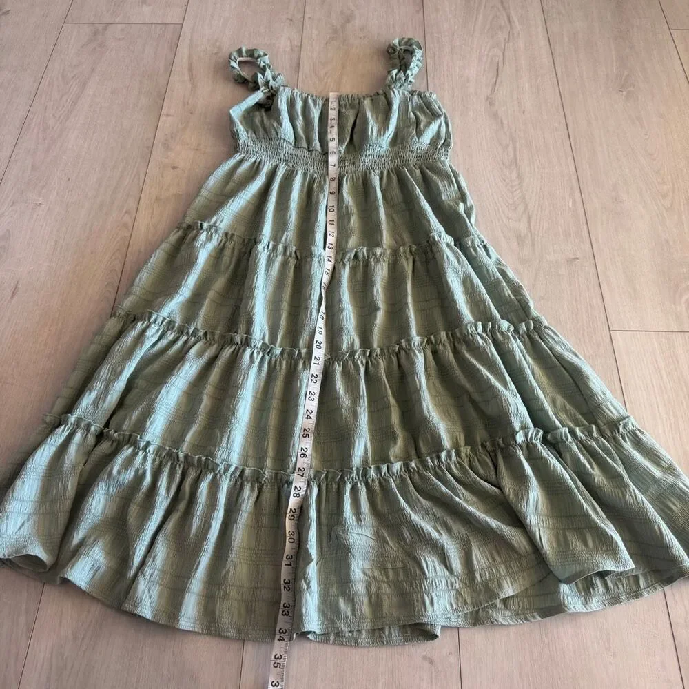 No comment girls light green dress size 14(L)